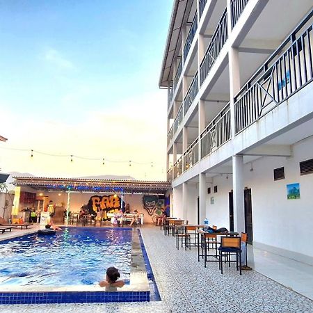 Vang Vieng Backpackers Hostel 외부 사진
