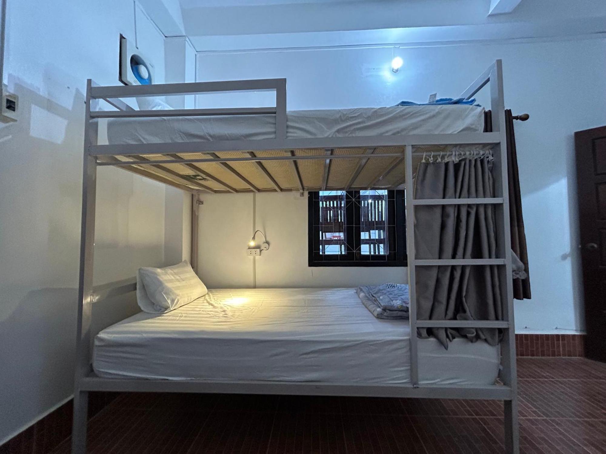 Vang Vieng Backpackers Hostel 외부 사진
