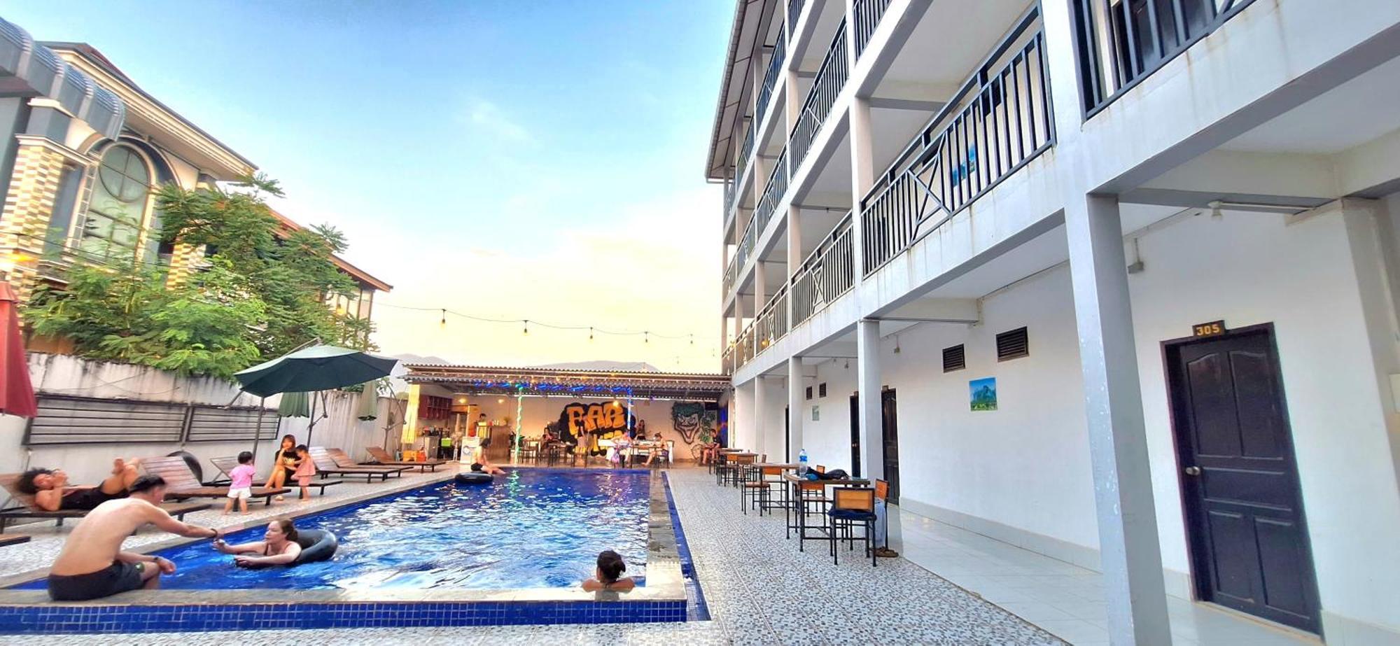 Vang Vieng Backpackers Hostel 외부 사진