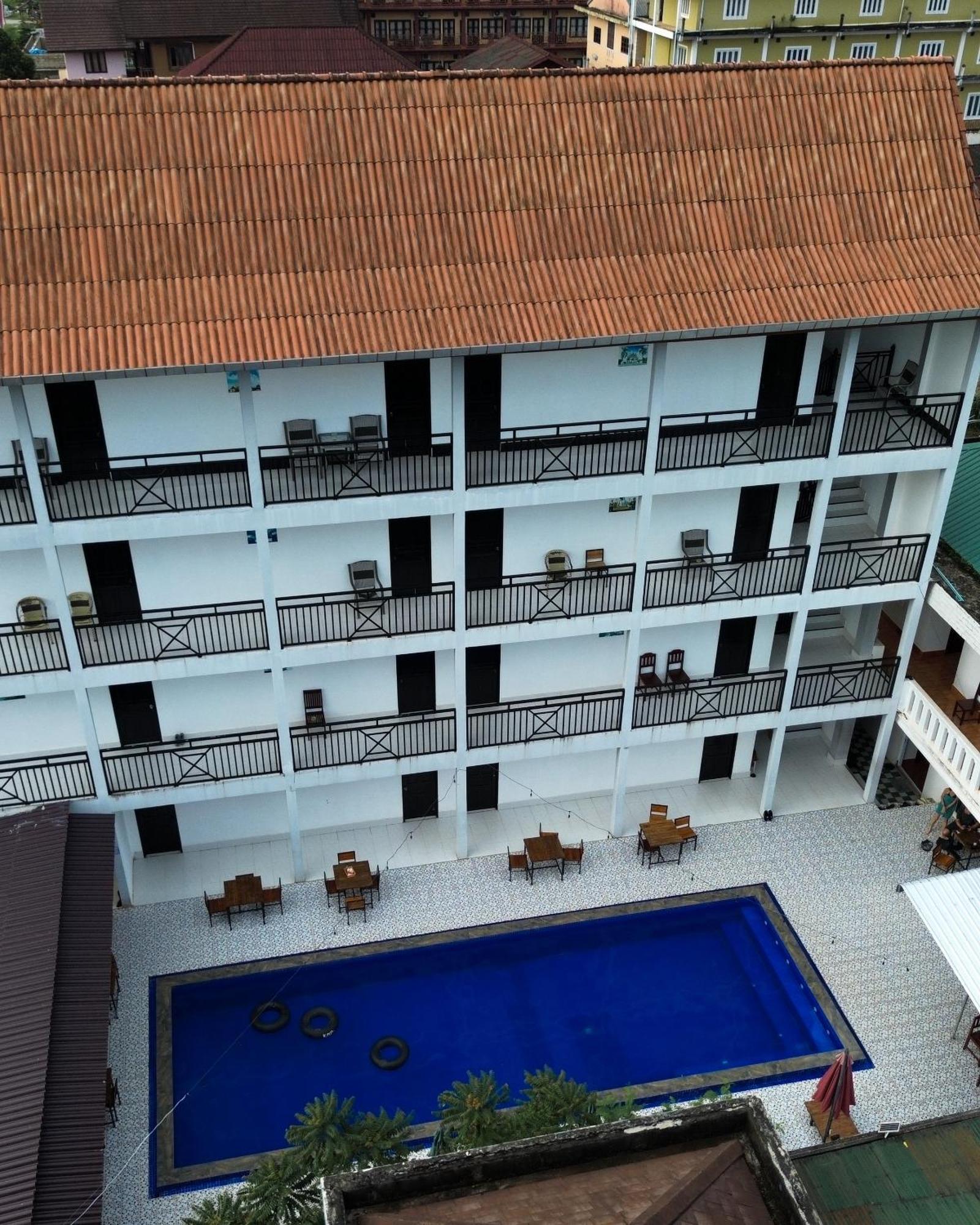 Vang Vieng Backpackers Hostel 외부 사진