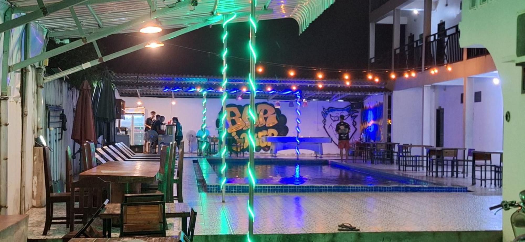 Vang Vieng Backpackers Hostel 외부 사진