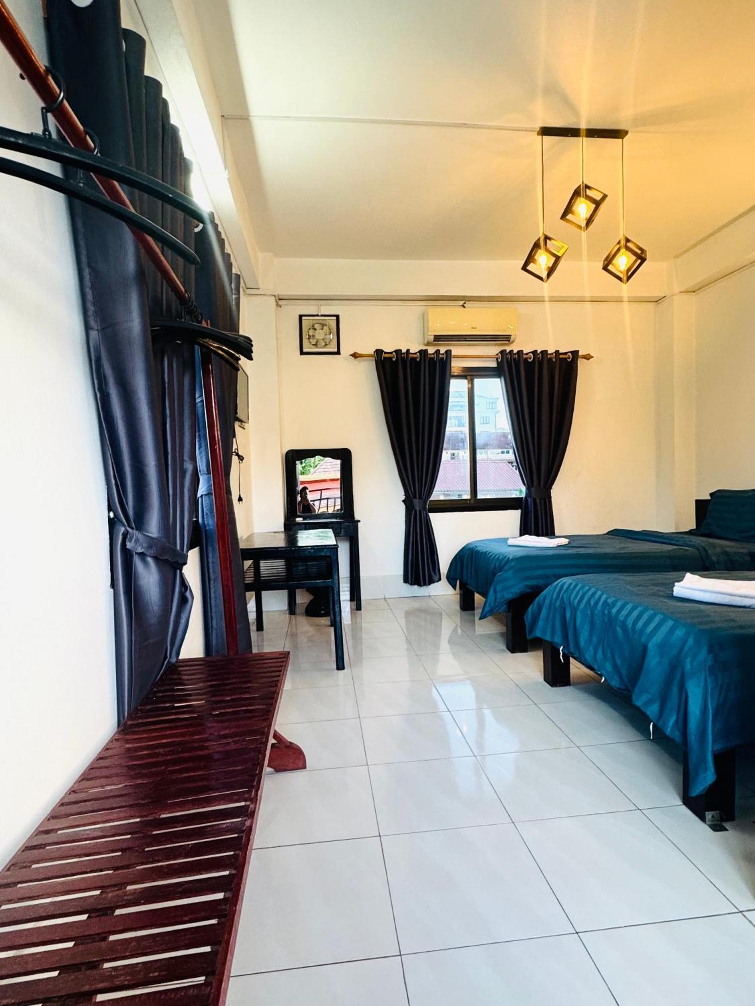Vang Vieng Backpackers Hostel 외부 사진
