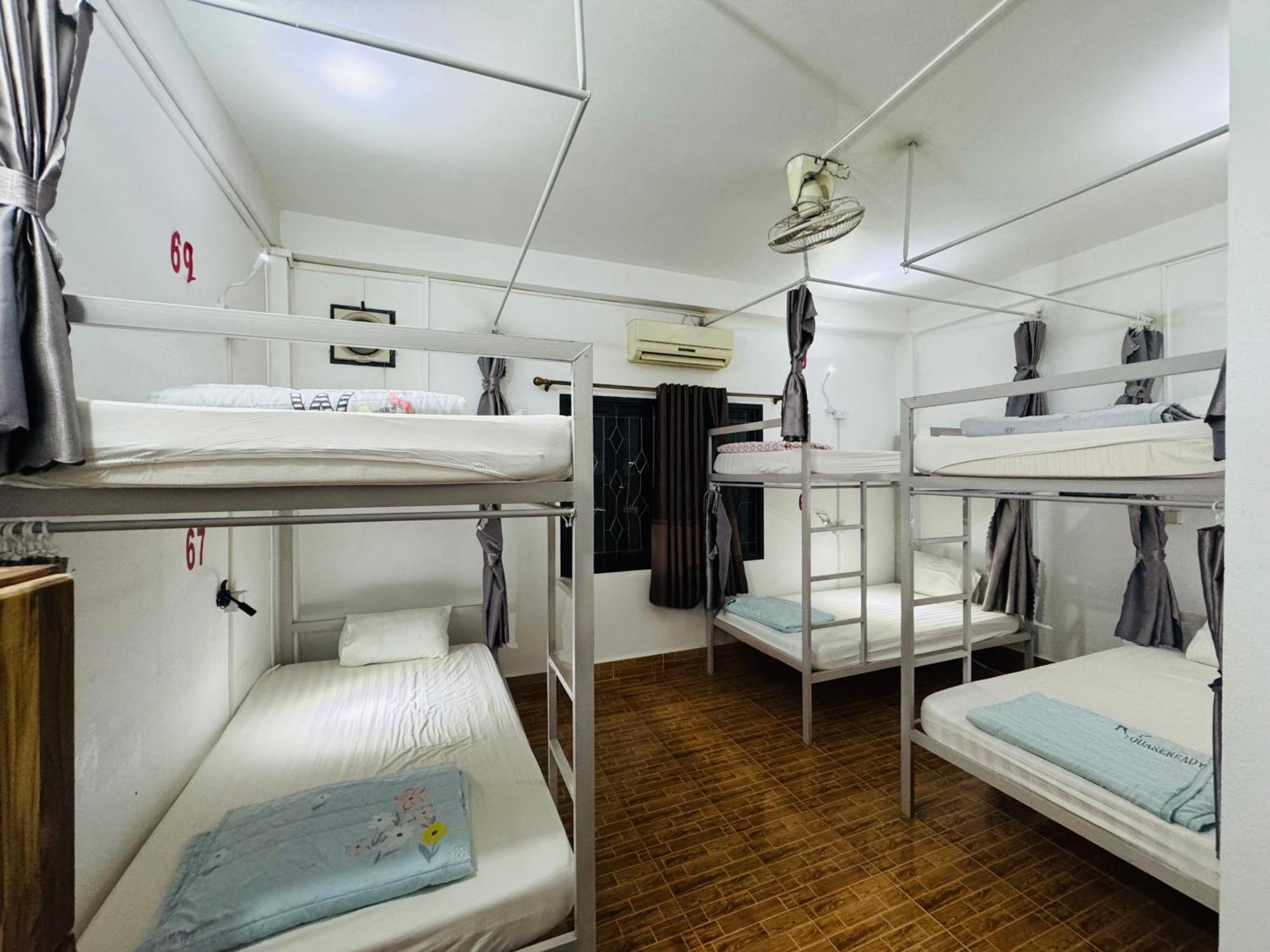 Vang Vieng Backpackers Hostel 외부 사진