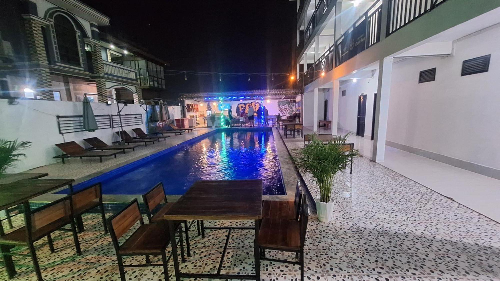 Vang Vieng Backpackers Hostel 외부 사진