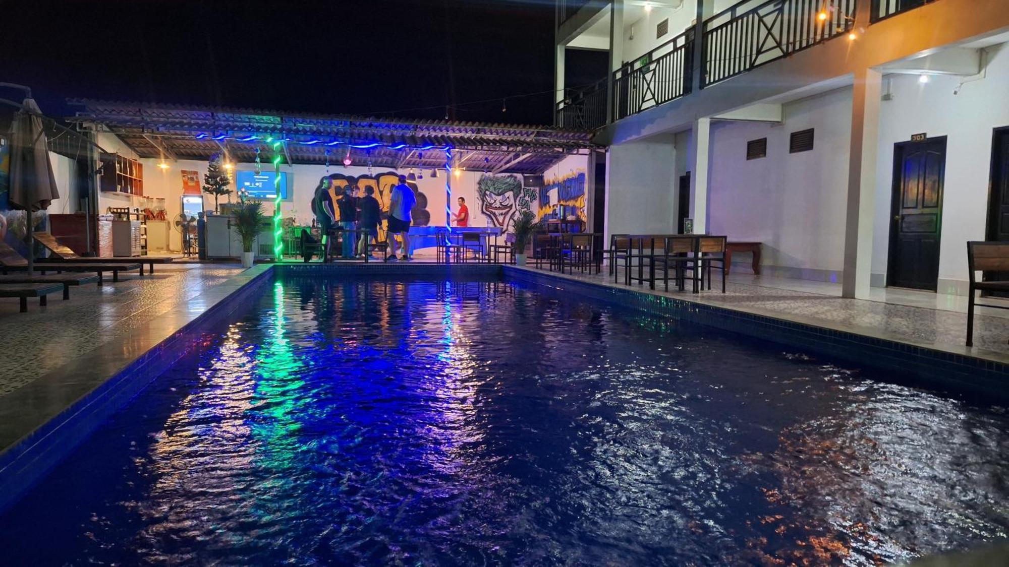 Vang Vieng Backpackers Hostel 외부 사진
