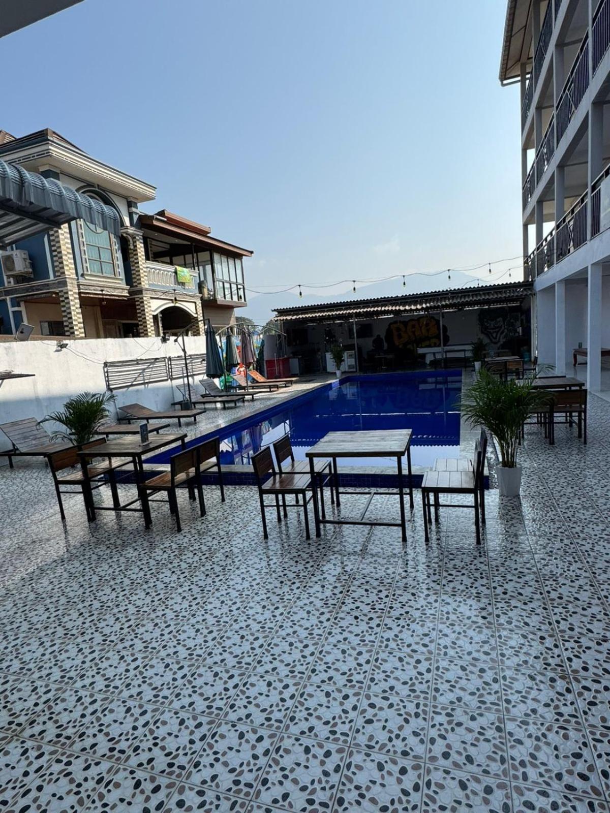 Vang Vieng Backpackers Hostel 외부 사진