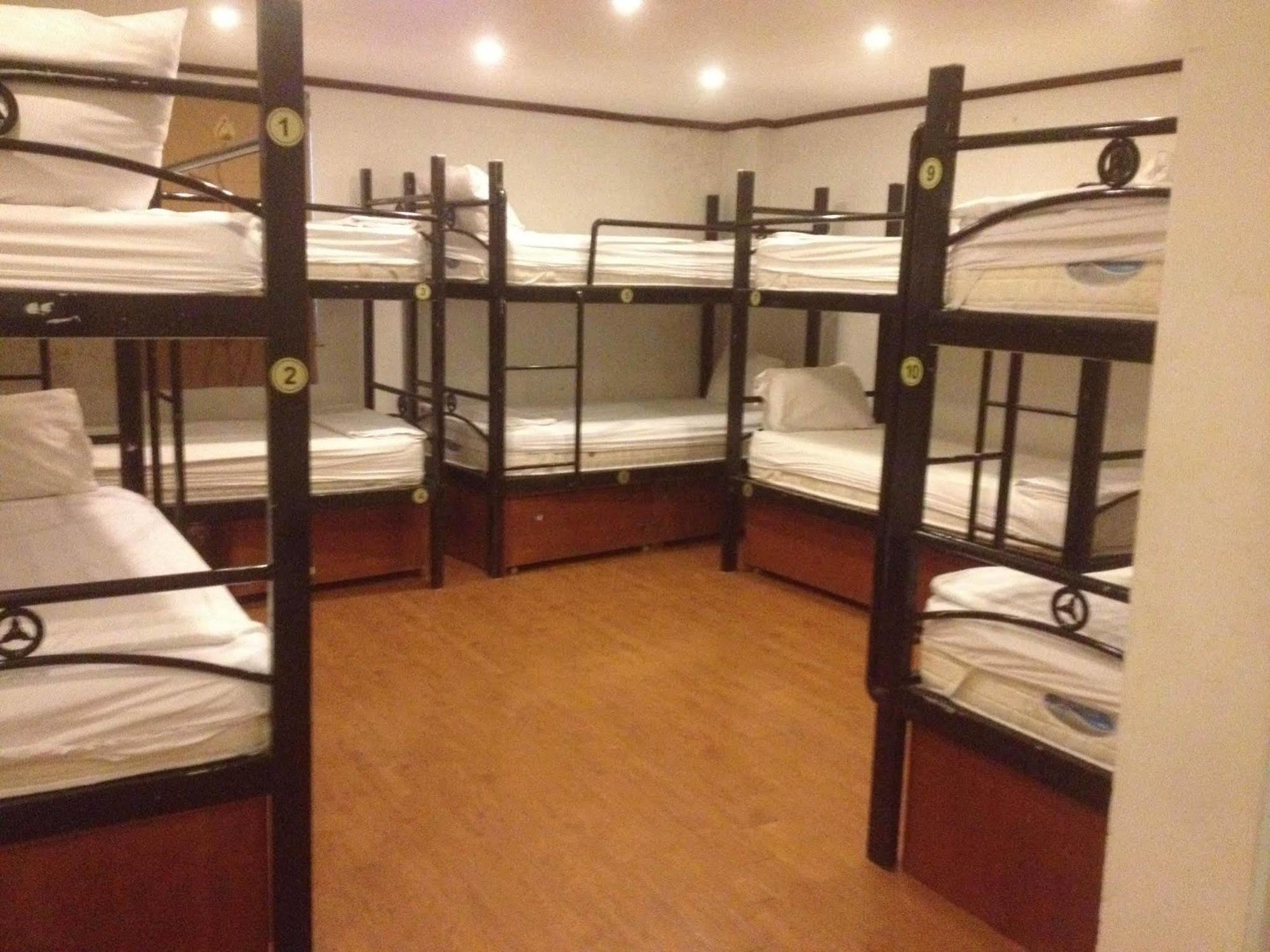 Vang Vieng Backpackers Hostel 외부 사진